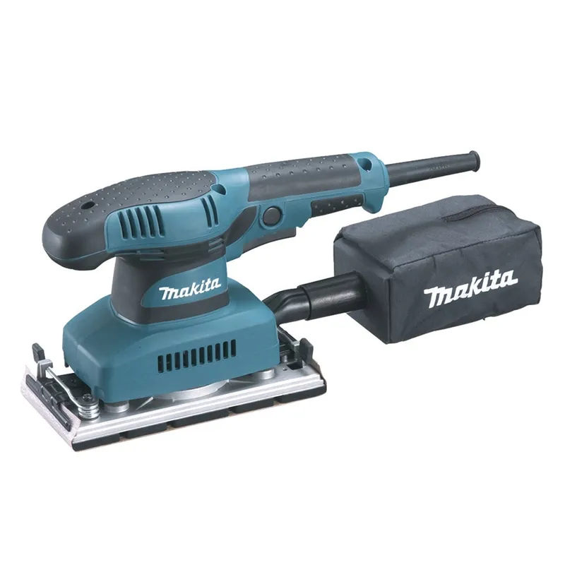 Lixadeira orbital Makita BO3710, com base retangular, grampos e saco coletor de pó.