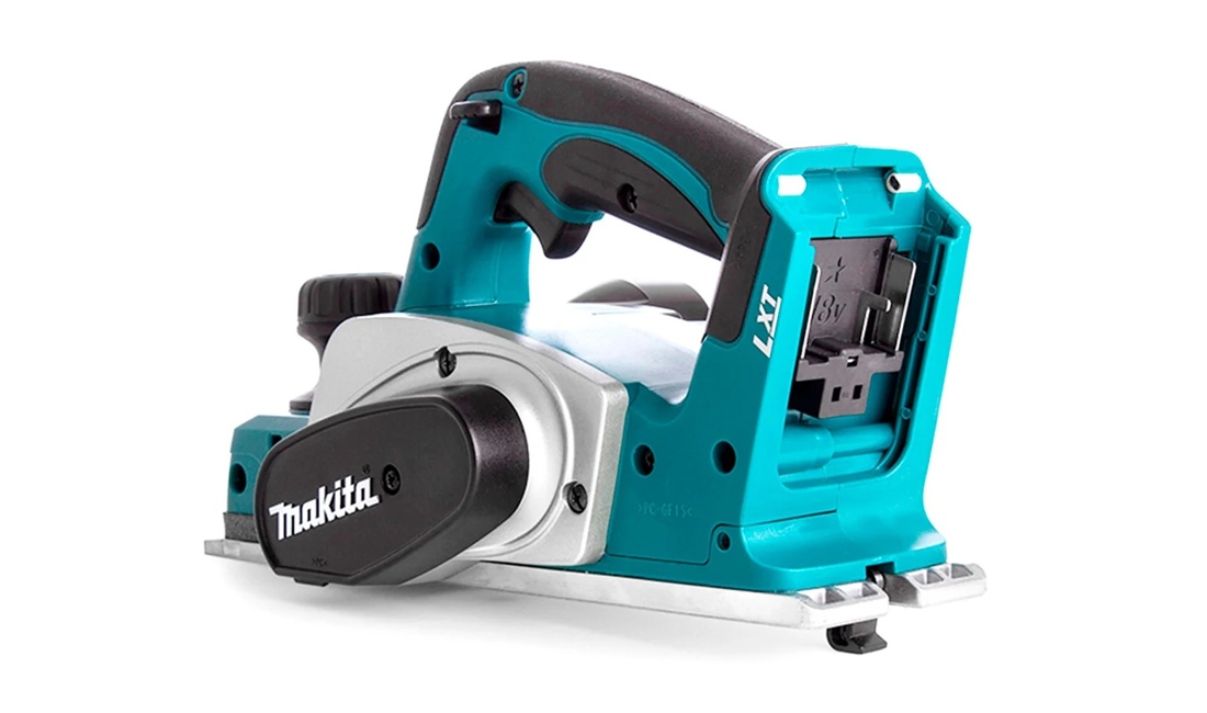 Plaina Makita DKP180 inteira, sem bateria instalada