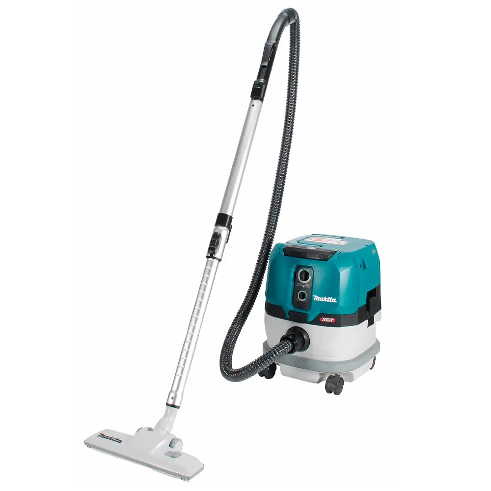 Makita VC001GLZ com corpo verde e branco, mangueira preta, tubo telescópico e bocal de piso.